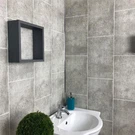 250 mm široká línia rezu Flagstone šedá PVC sprchový nástenný panel